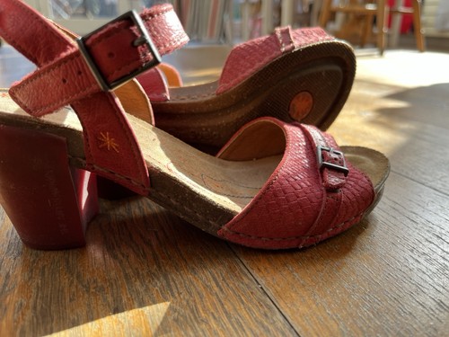 Red leather art sandels - red,