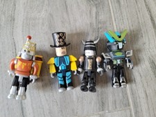 4 Roblox Figures