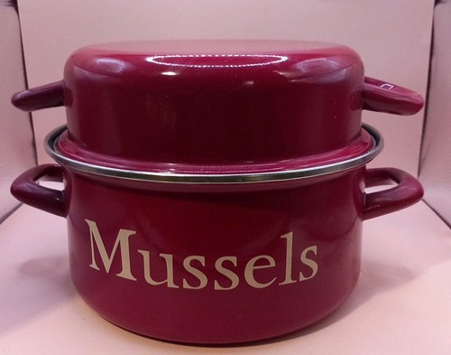 Red enamel mussels moules cook - mussels,