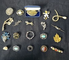 20 Job lot of vintage brooches