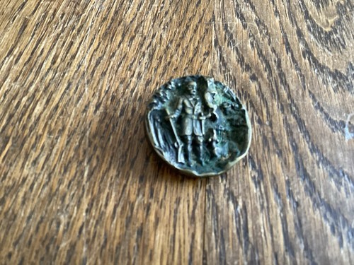 Antique button depicting - depicting, a