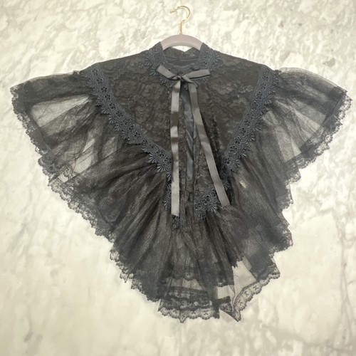 Vintage black lace capelet - black,