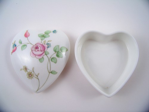 Wedgewood rosehip trinket box - rosehip,