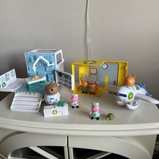 Peppa Pig Mobile Medical Centre With Figures + Plane Veterinary Vet Dr Hamster