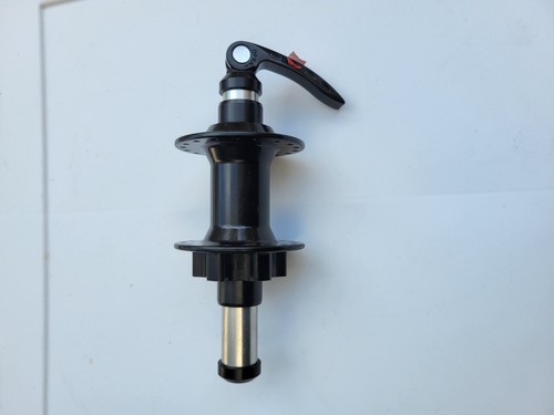 Giant 36h front - hub, axle