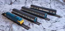 Hornby R758 Class 35 Hymek Diesel BR Blue D7063 +R921, R922, R923 Coaches BUNDLE