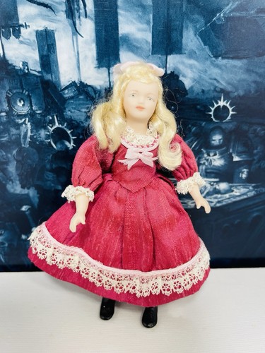At05 dolls house doll 12 - at05,
