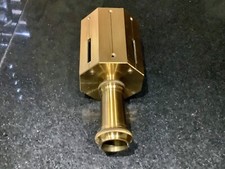 A LOVELY ANTIQUE BRASS EXAMPLE OF A SURVEYORS CROSS STAFF HEAD IN ORIGINAL BOX.