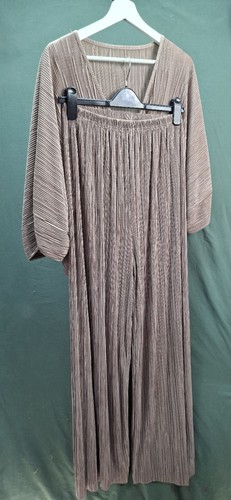 Pleated piece set top - pleated,