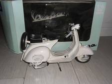 Vespa Scooter 150 VL 1T 1955 1:6 Scale Die Cast Model Piaggio Boxed-NEW-RAY