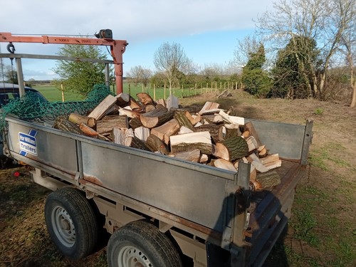 Trailer part seasoned - of, logs