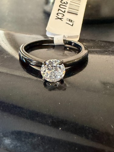 Ladies black solitaire ring - black,