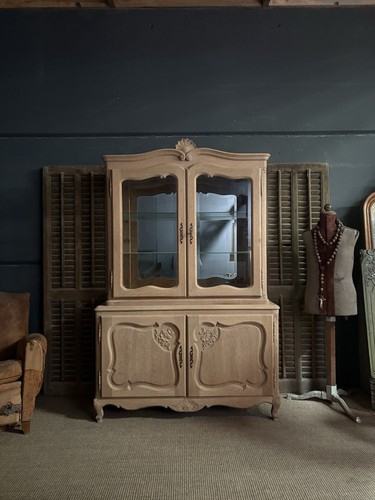 Stunning hand carved vintage - hand,