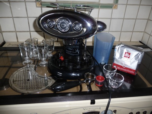 Illy coffee maker - coffee, trazzi
