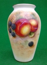 4" ROYAL WORCESTER PEACHES AND BLACKBERRIES VASE - SIGNED ROBERTS - DATED 1951.