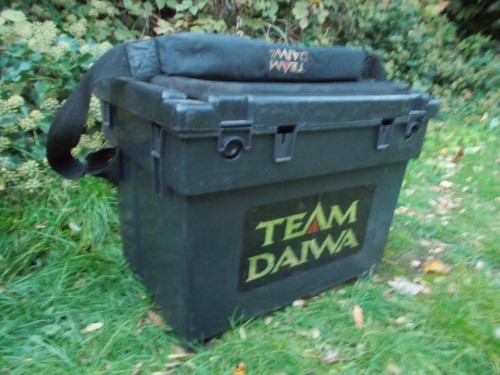 Daiwa fishing plastic seat - , box