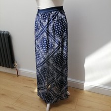 Size 10 Navy Paisley Semi