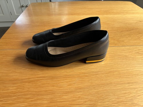 Clarks black flats size - , 5