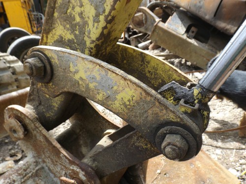 Yanmar b25v tipping links - tipping, only