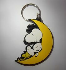 SNOOPY AND WOODSTOCK ON YELLOW MOON KEYFOB CHARLIE BROWN PEANUTS - KEYFOB100