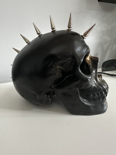 Black gold spiked skull - &,