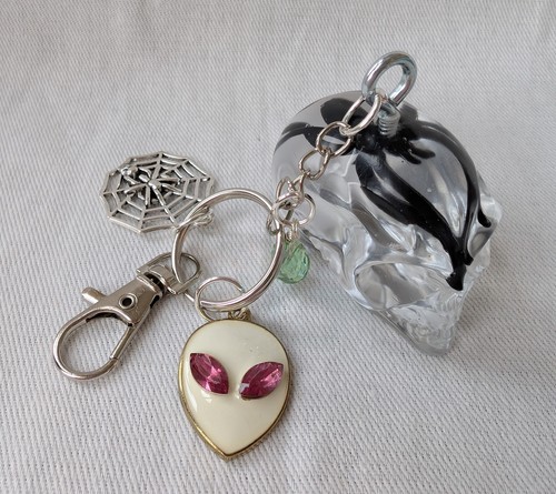 Alien head spider keyring - alien,