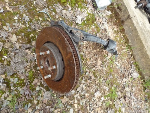 Front wheel hub control arm