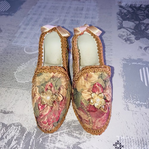Pair vintage victorian style - pair,