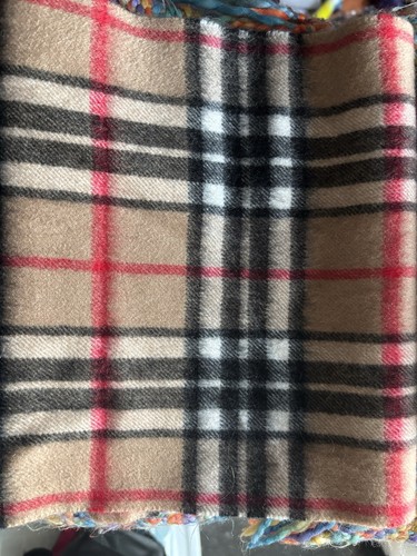 Lovely burberry 100 cashmere - 100%,