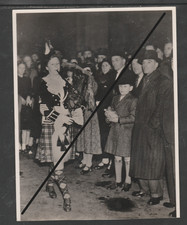 PHOTOGRAPH Pipe Major Edith Turnbull - Dagenham Girl  Piper leaves for USA