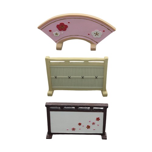 Japanese dolls house - dolls, screen