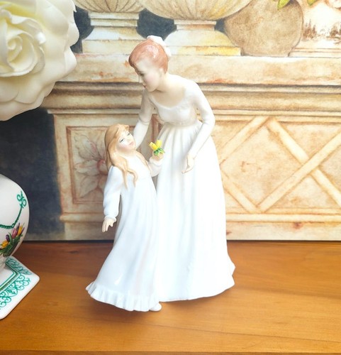 Royal doulton figurine - figurine, "just