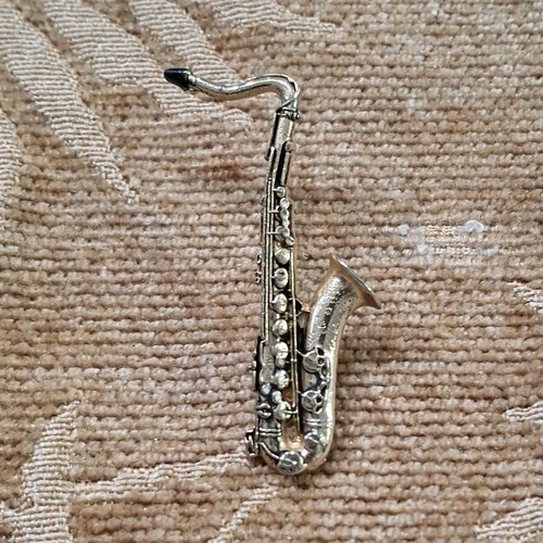 Silver metal saxophone - silver,