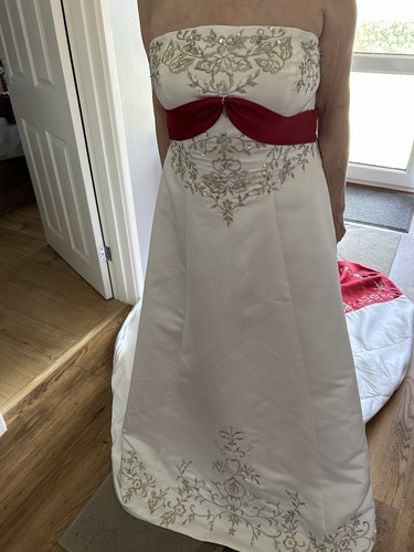 Wedding dress the style of - in,