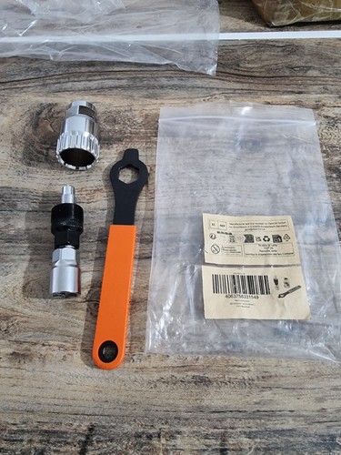 Bottom bracket bike crank - bottom,