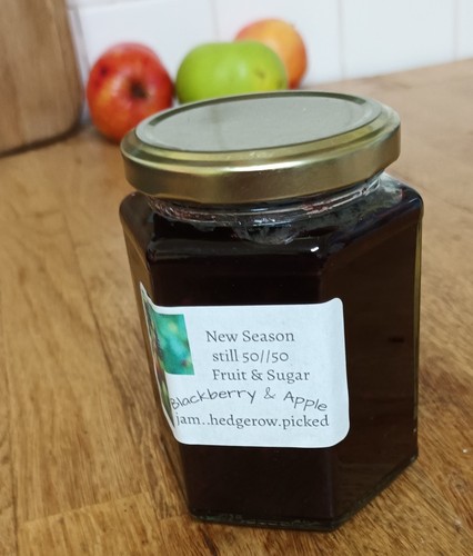 Blackberry apple jam - apple,