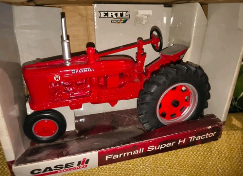Britain ertl farmall - ertl,