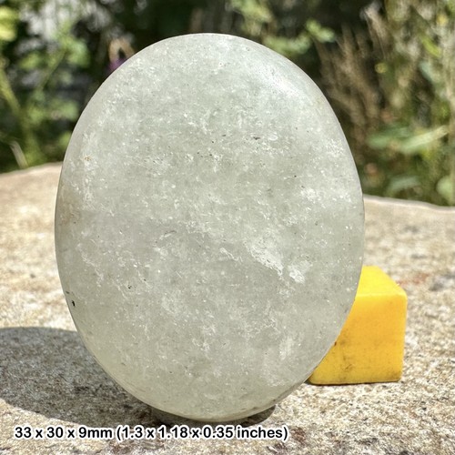 Green quartz palm stone - green,