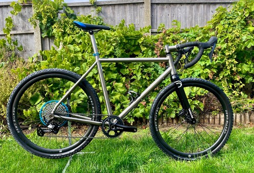 Travers dirti 56cm titanium - dirti,