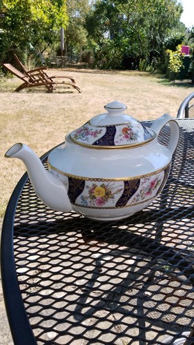 Spode china teapot cabinet - ,