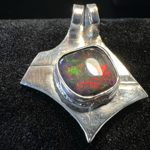 Gorgeous australian black opal - gorgeous,