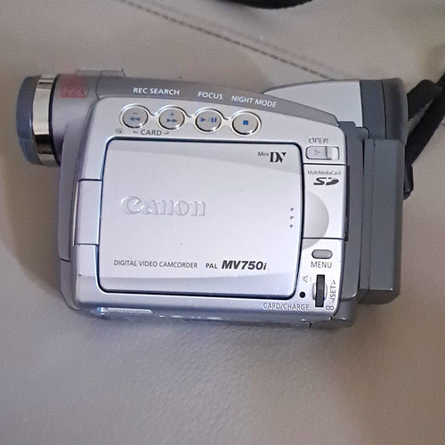 Canon mv750i handheld - canon,