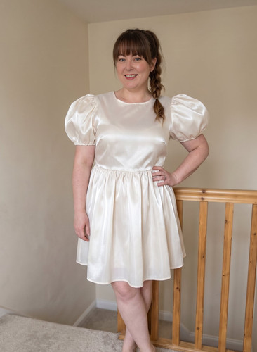 Boohoo taffeta ivory puff