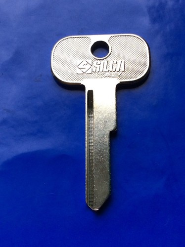 Classic car key - key, mini