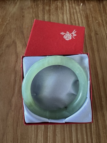 Genuine light green jade - genuine,
