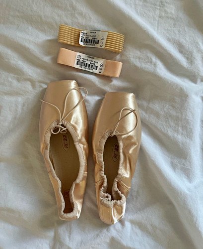 Class pointe ballet - r-class,