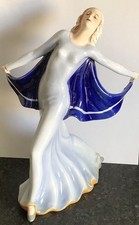 STUNNING ANTIQUE KATZHUTTE PORCELAIN FIGURE 