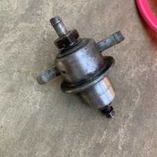 Mercedes r107 280 450 450 SL SLC FUEL PRESSURE REGULATOR 0280160004