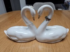 LLADRO Porcelain Figurine Endless Love Kissing Swans, Model #6585. 