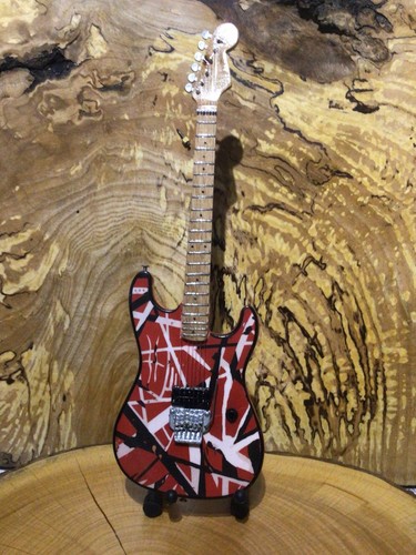 Van halen miniature - miniature, wooden